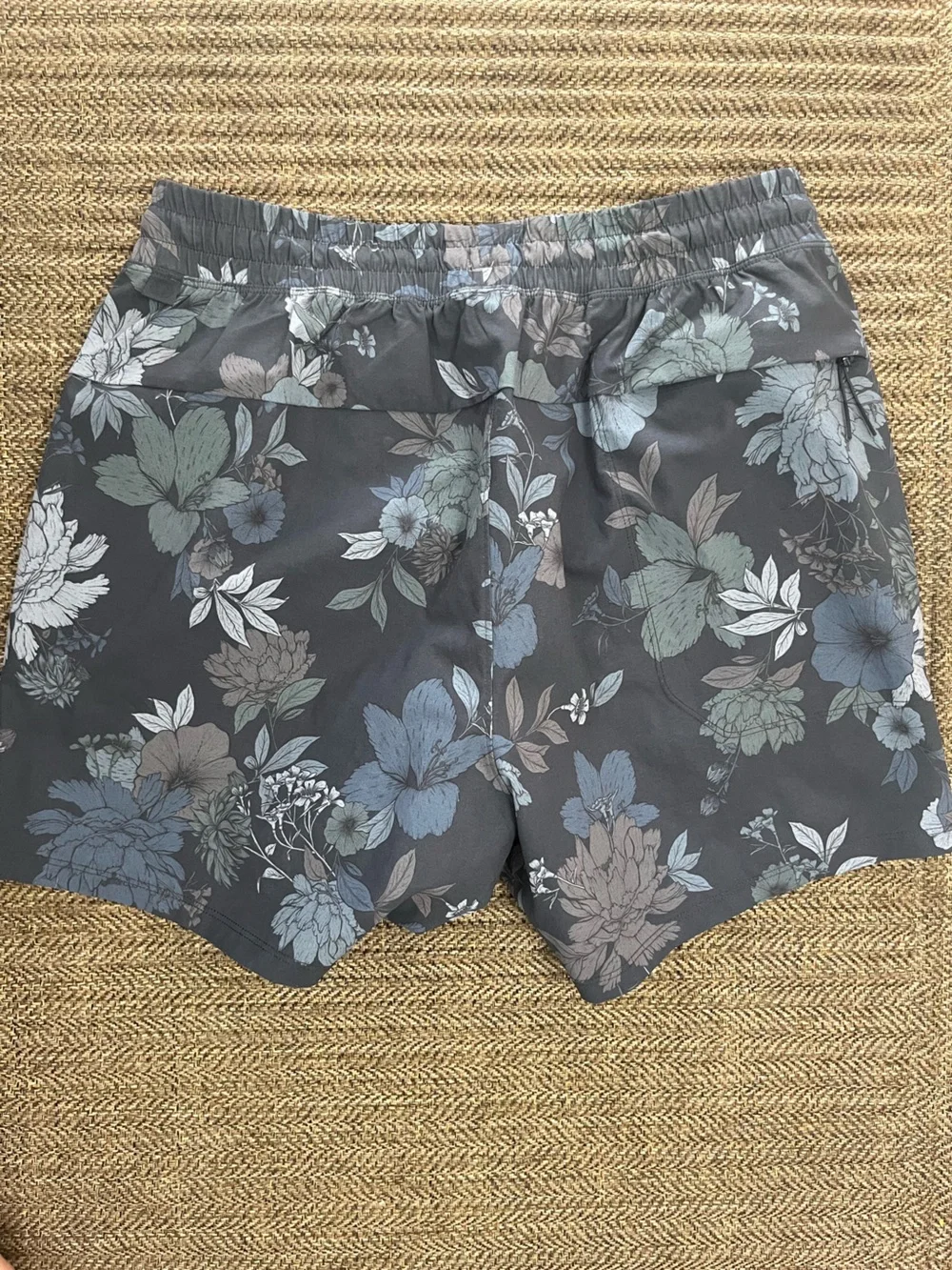 lululemon pool shorts